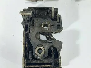 Замок дверей задній правий 357839016D Volkswagen Passat B3, B4