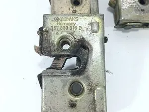 Замок дверей задній правий 357839016D Volkswagen Passat B3, B4