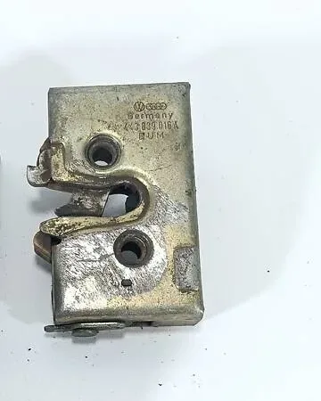 Замок дверей задній правий 443839016A Audi 100 C3
