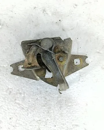 Замок капота 867823509 Volkswagen Passat B3