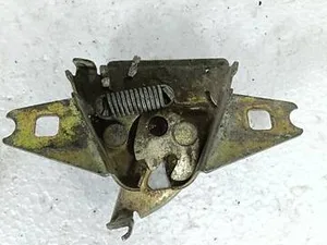 Замок капота 867823509 Volkswagen Passat B3