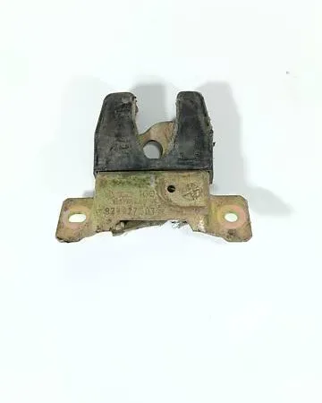 Замок кришки багажника 443827563 Volkswagen Jetta 2